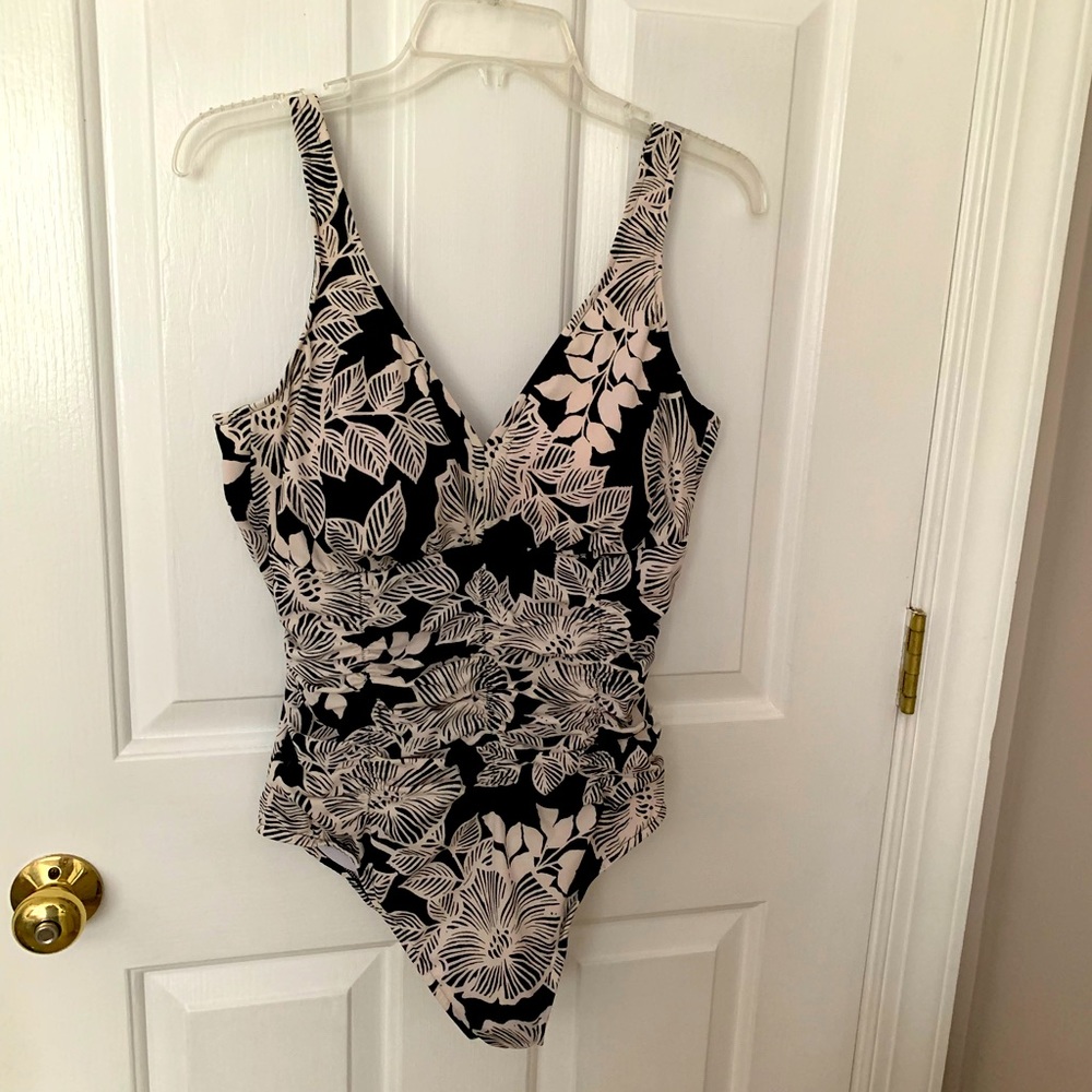 Bathing suit - Picture 1 of 5